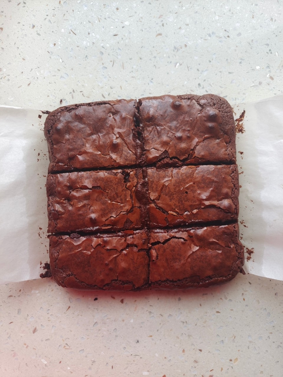 美国名店最受欢迎的酥皮软心布朗尼配方：软糖口感，酥皮脆壳Fudgy Brownies