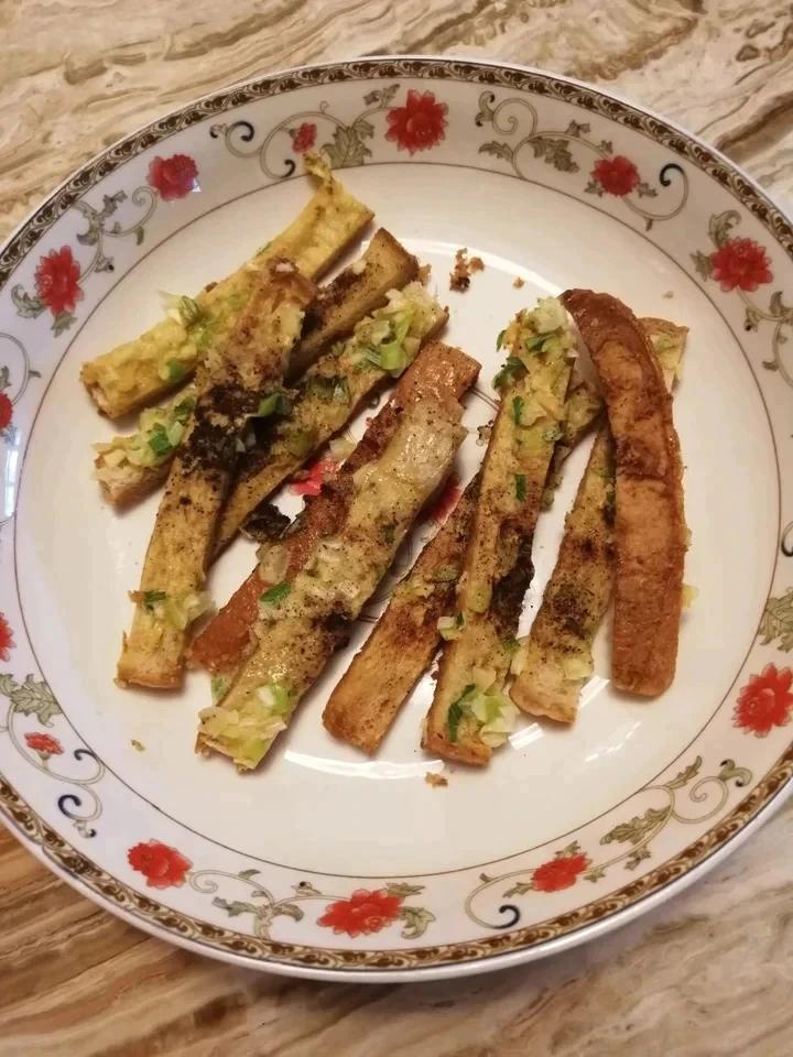 【减脂零嘴篇】微波炉减脂小零嘴蒜香椰油脆脆吐司边，解决多余吐司边，拯救失败吐司大法！