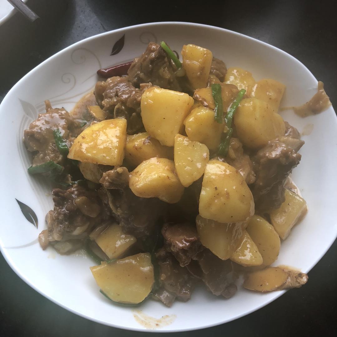 土豆焖排骨