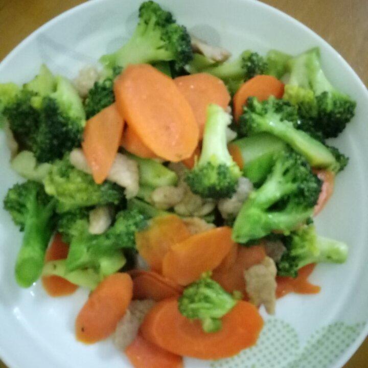 西兰花胡萝卜炒肉