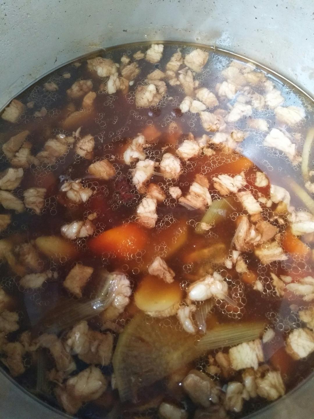 炖羊蝎子，羊肉