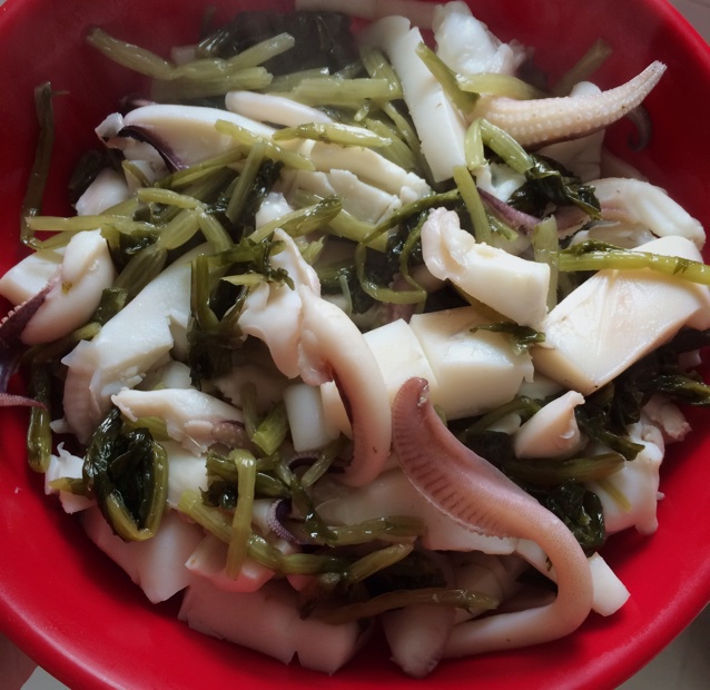 厨房小野猫做的咸菜墨鱼