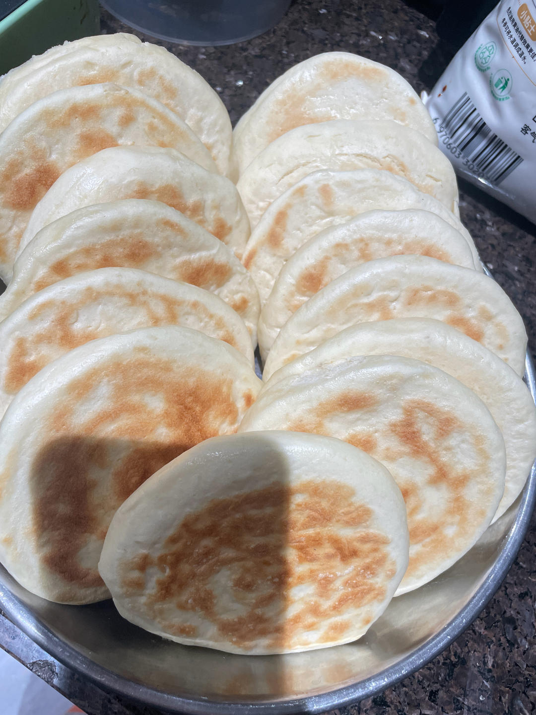 肉夹馍，白吉馍