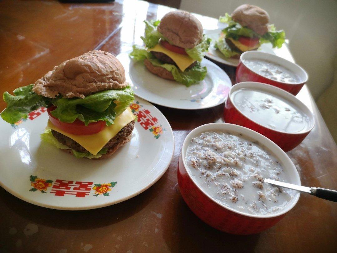 超软の小恶魔黑竹炭汉堡胚｜附自制傻瓜汉堡模具做法