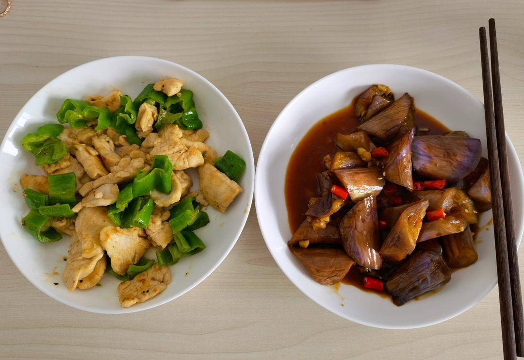 巨好吃的青椒炒鸡胸肉丝，超下饭