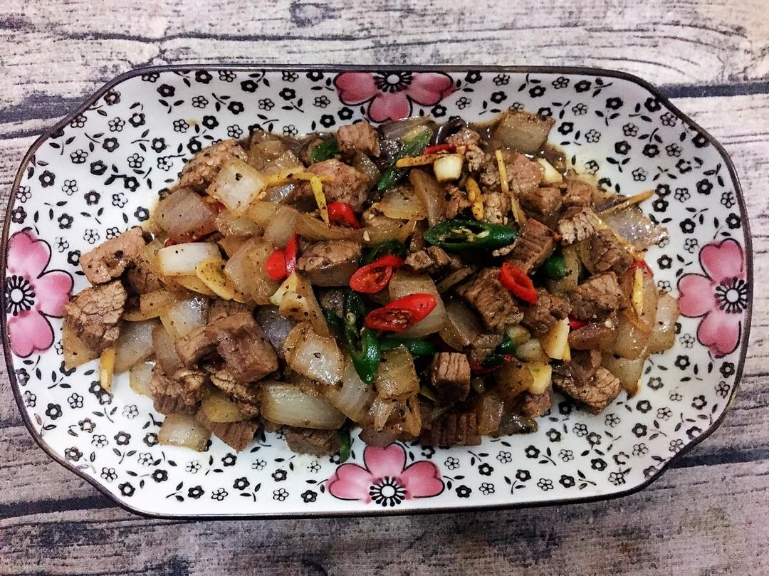 孜然洋葱炒牛肉粒