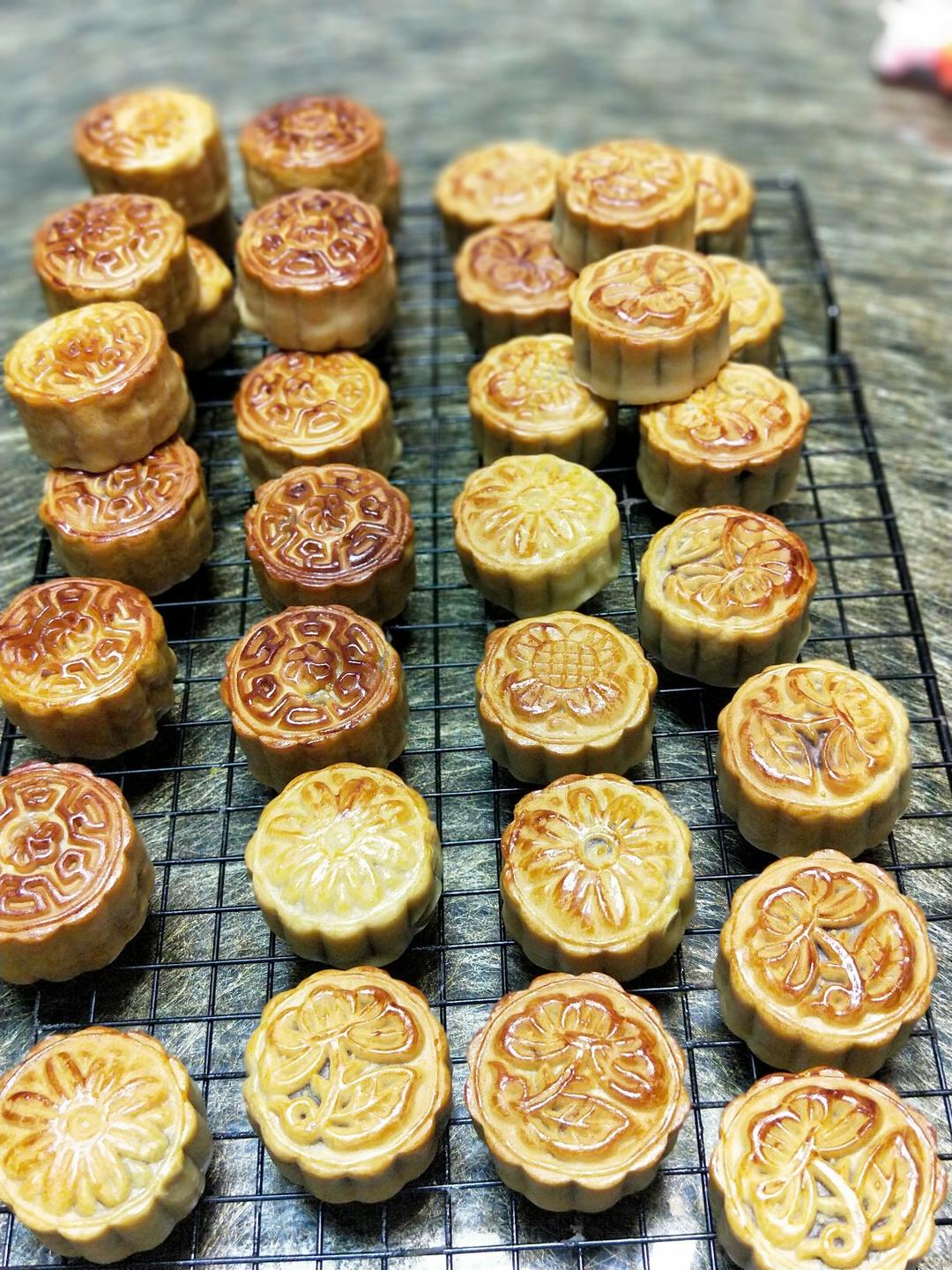 广式月饼—蛋黄莲蓉月饼