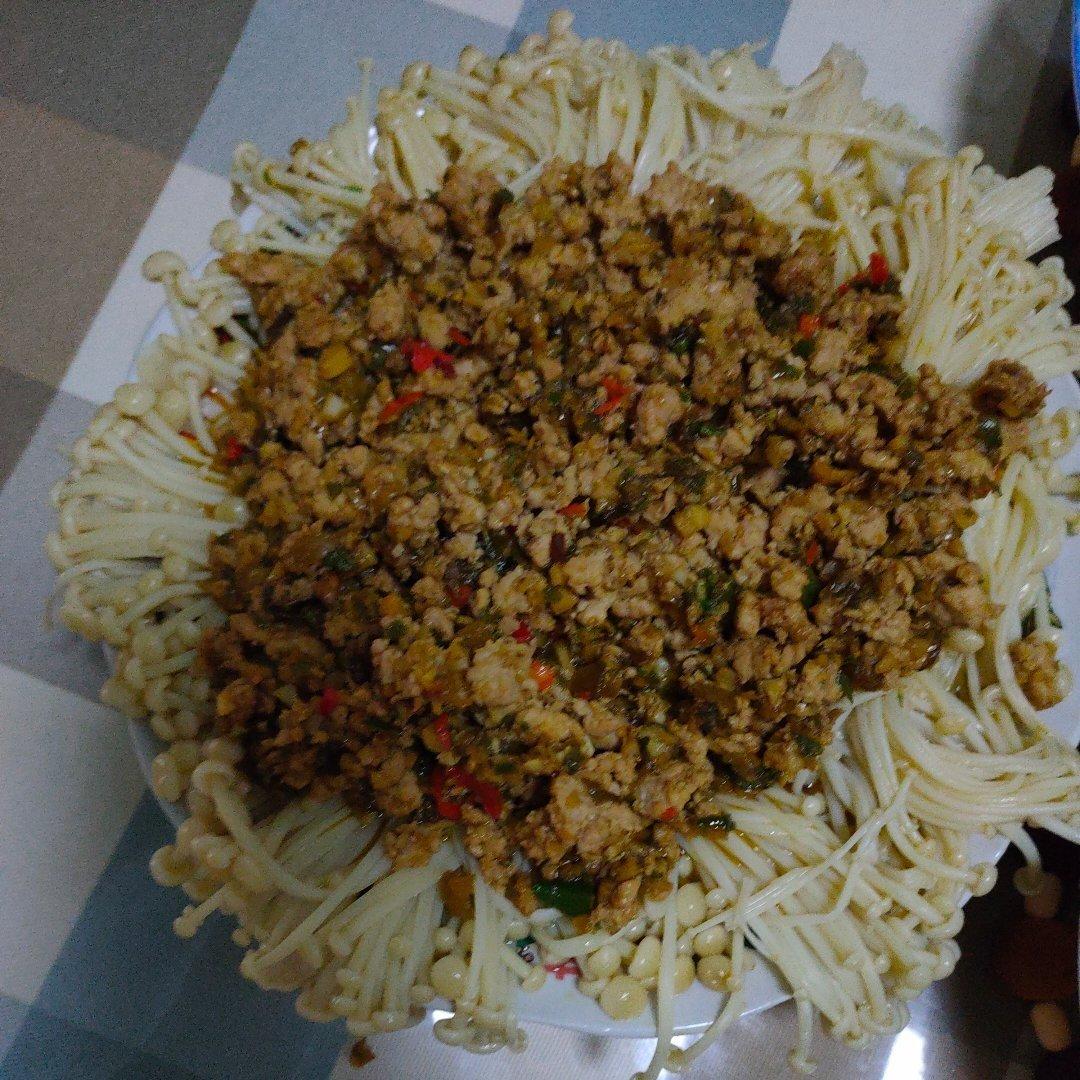 蒜蓉肉末浇金针菇