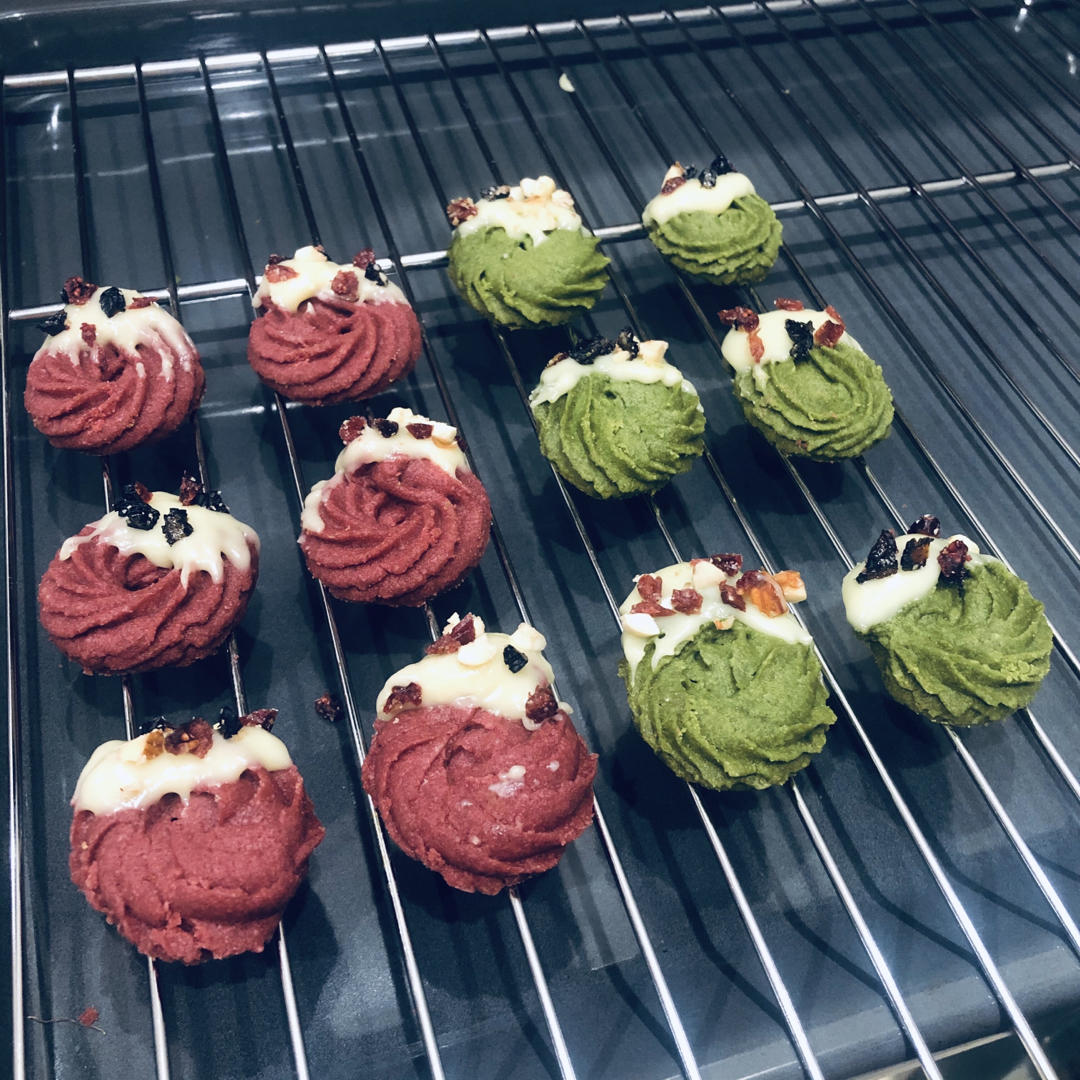 酥到掉渣❗️烤箱必做的美食，抹茶花环曲奇