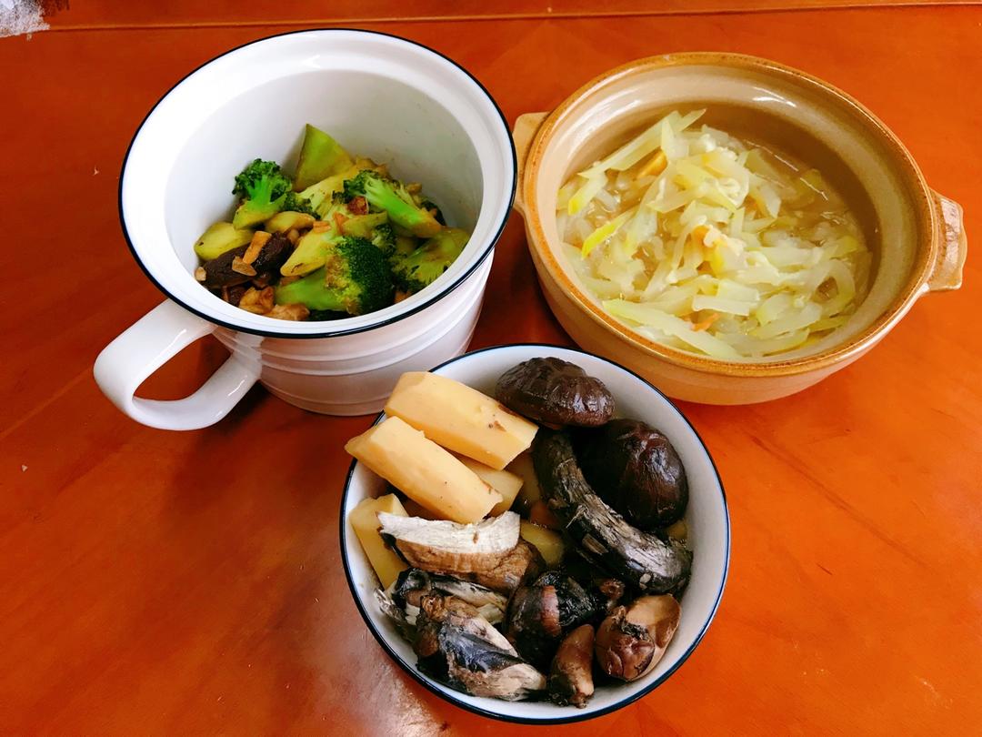 电饭锅_山药香菇乌鸡汤