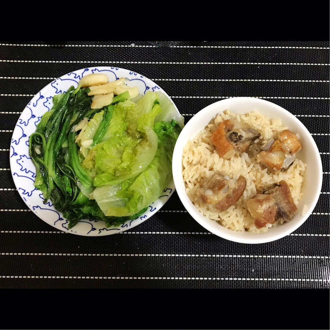 【排骨焖饭】