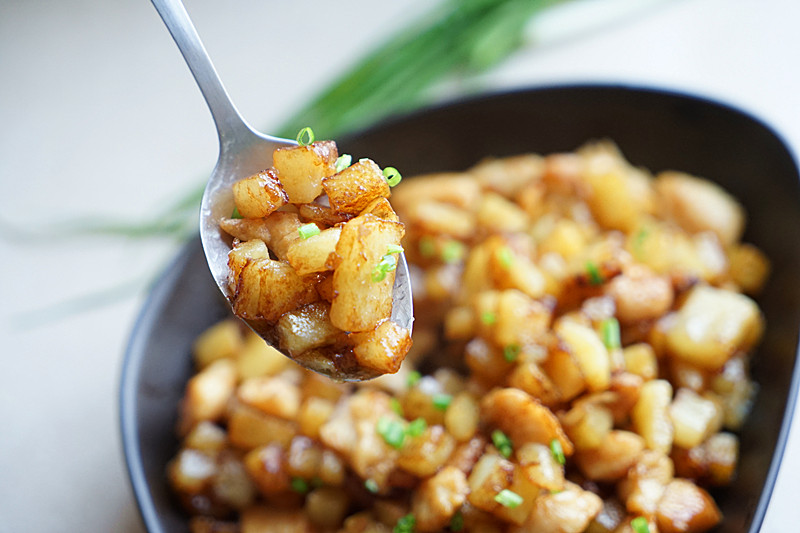 一道怎么做都好吃的干煎土豆鸡丁（红烧，咖喱，椒盐，孜然）的做法