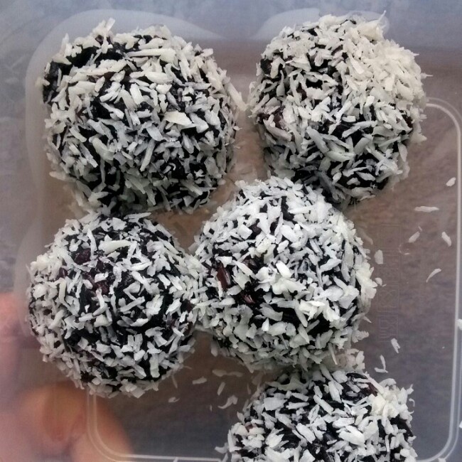 黑米椰丝球