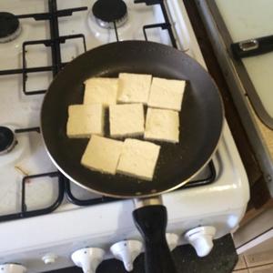 葱烧蚝油豆腐的做法 步骤1
