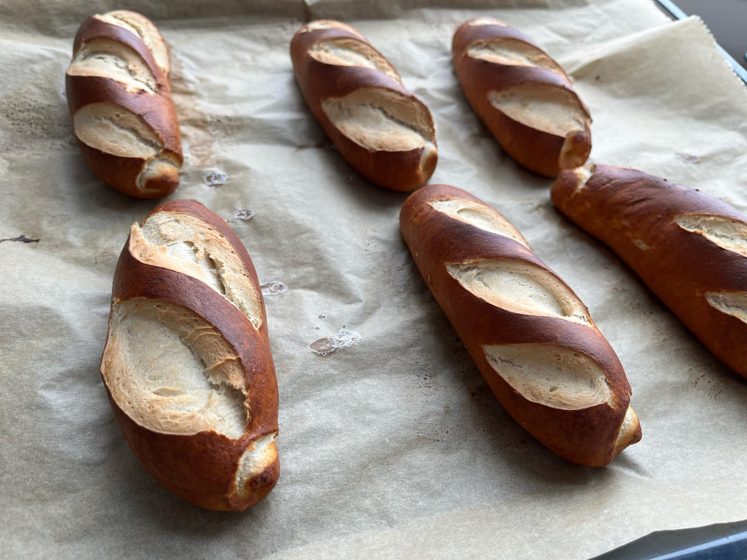 🥨黑麦碱水包Brezel🥨（小苏打版）