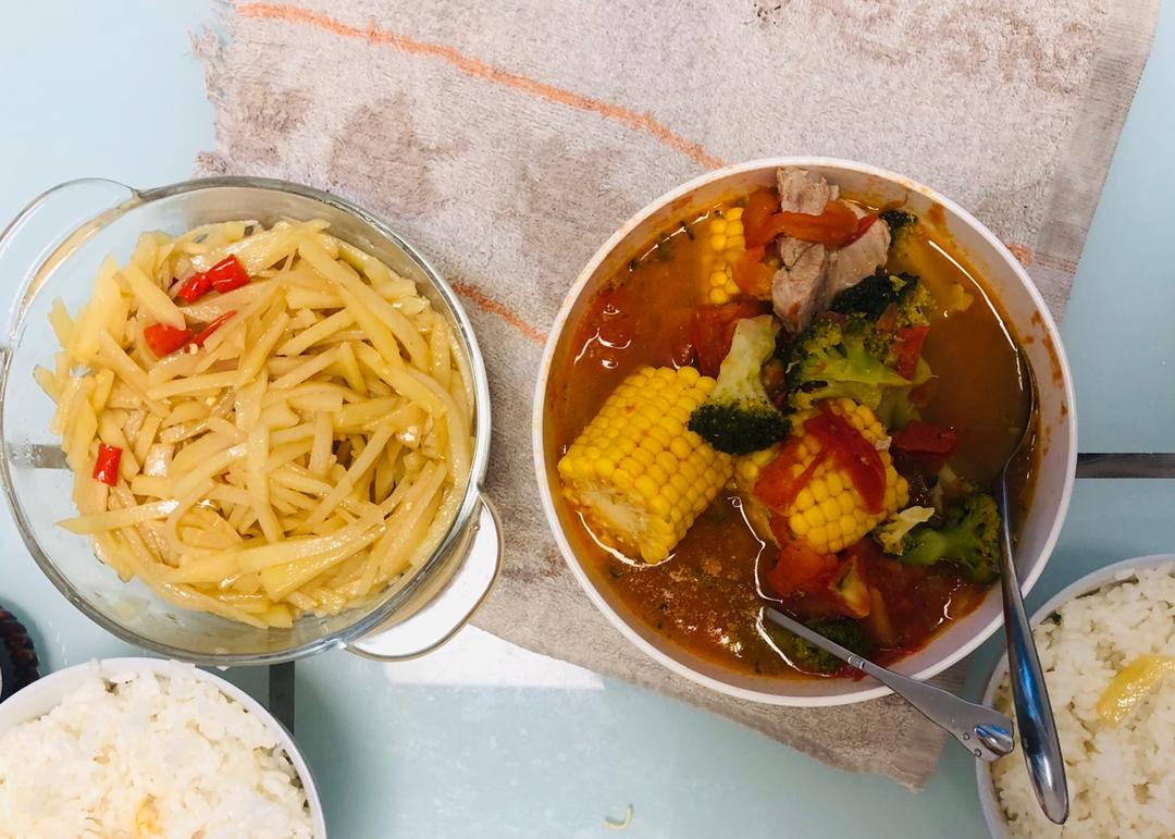 番茄土豆玉米排骨汤