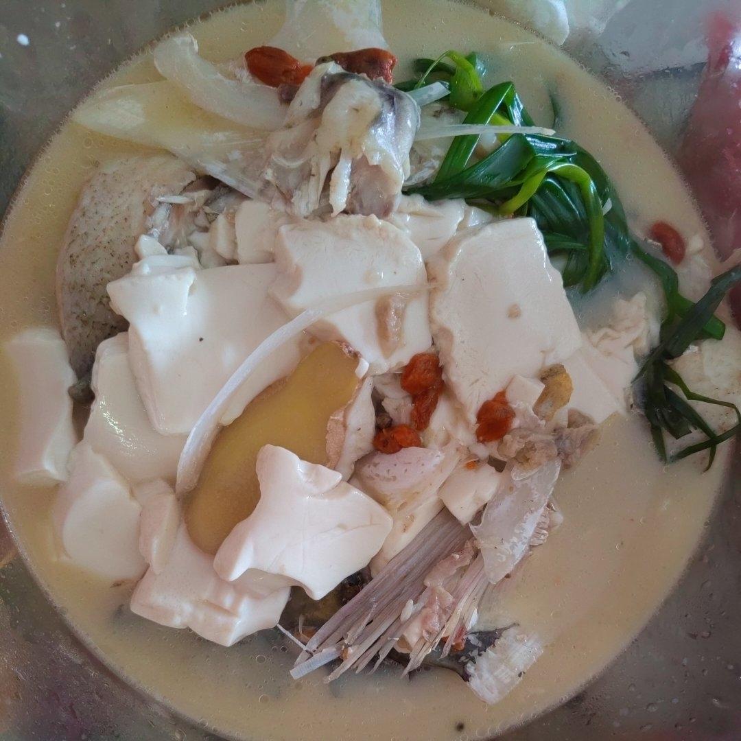鱼头豆腐汤