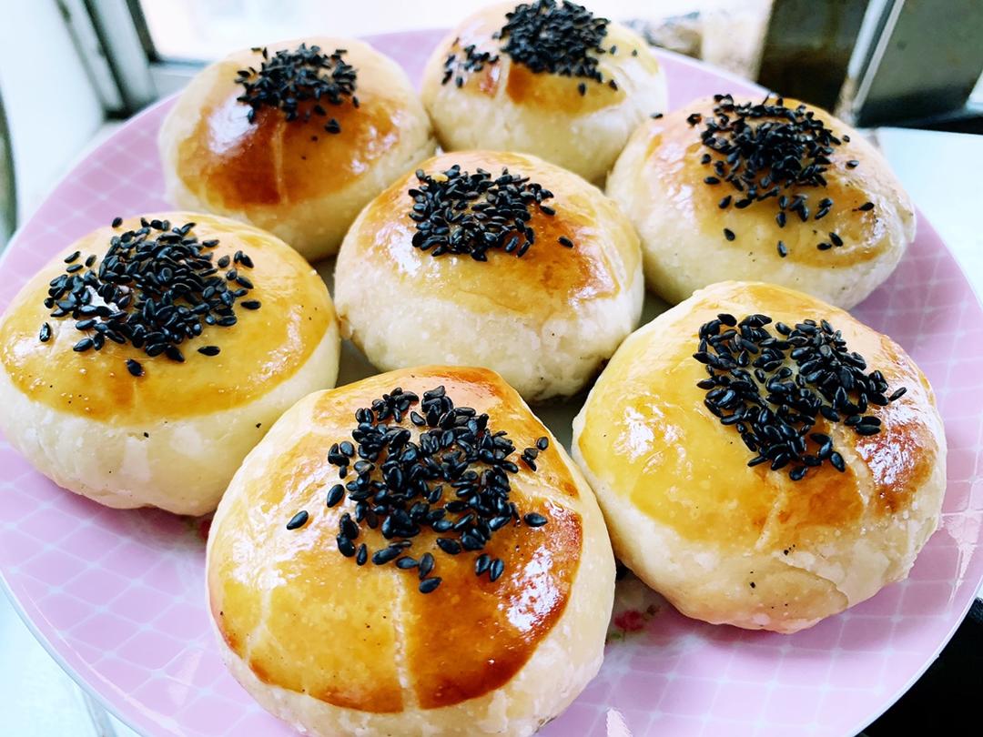黑芝麻酥皮月饼