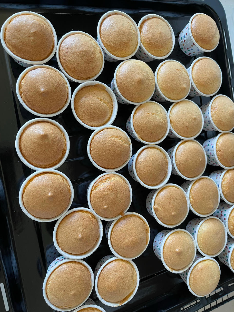 宝宝最爱的小纸杯蛋糕