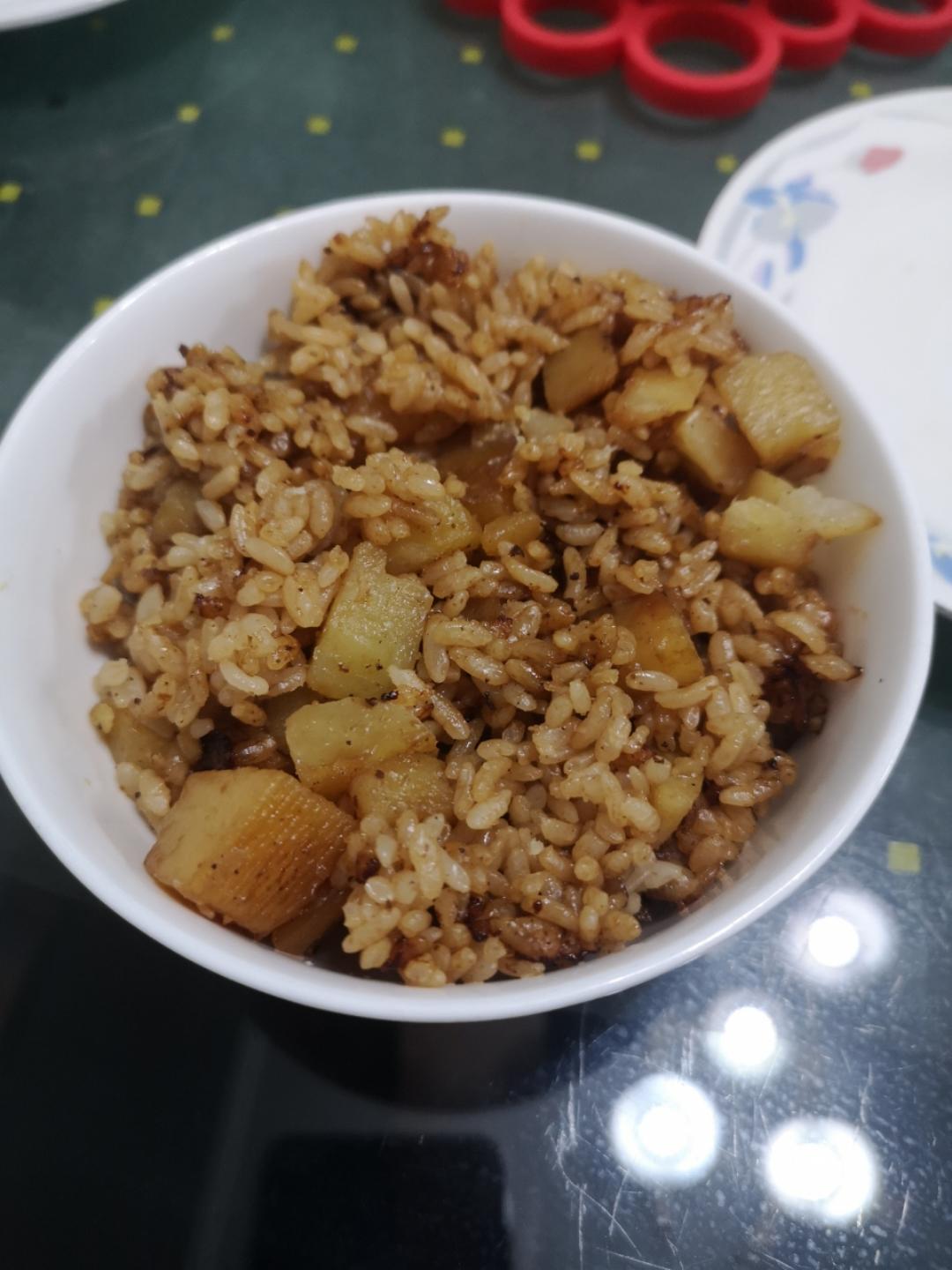 土豆焖饭（电饭锅版）
