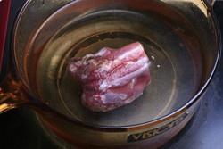 黑豆海带牛尾汤的做法 步骤1