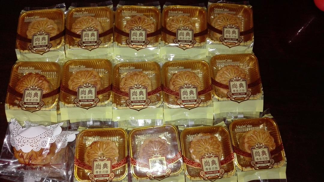广式月饼—蛋黄莲蓉月饼