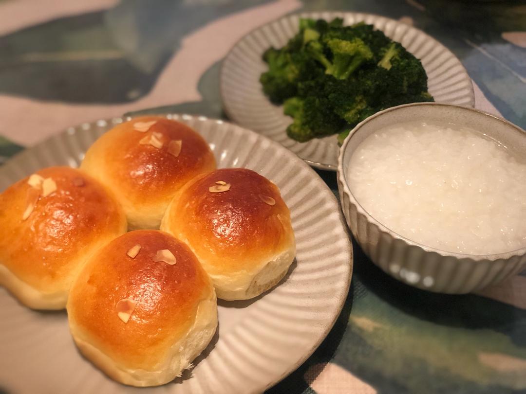 鲜奶油小餐包（一次发酵）