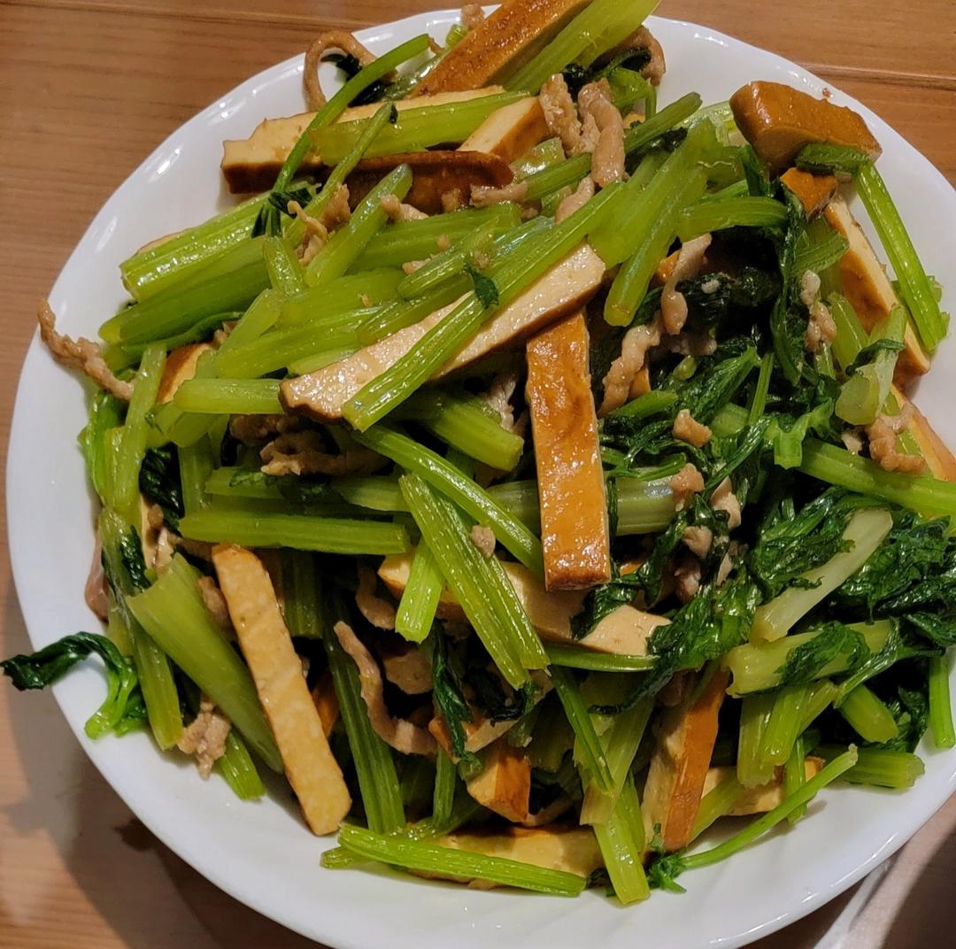 芹菜香干炒肉丝