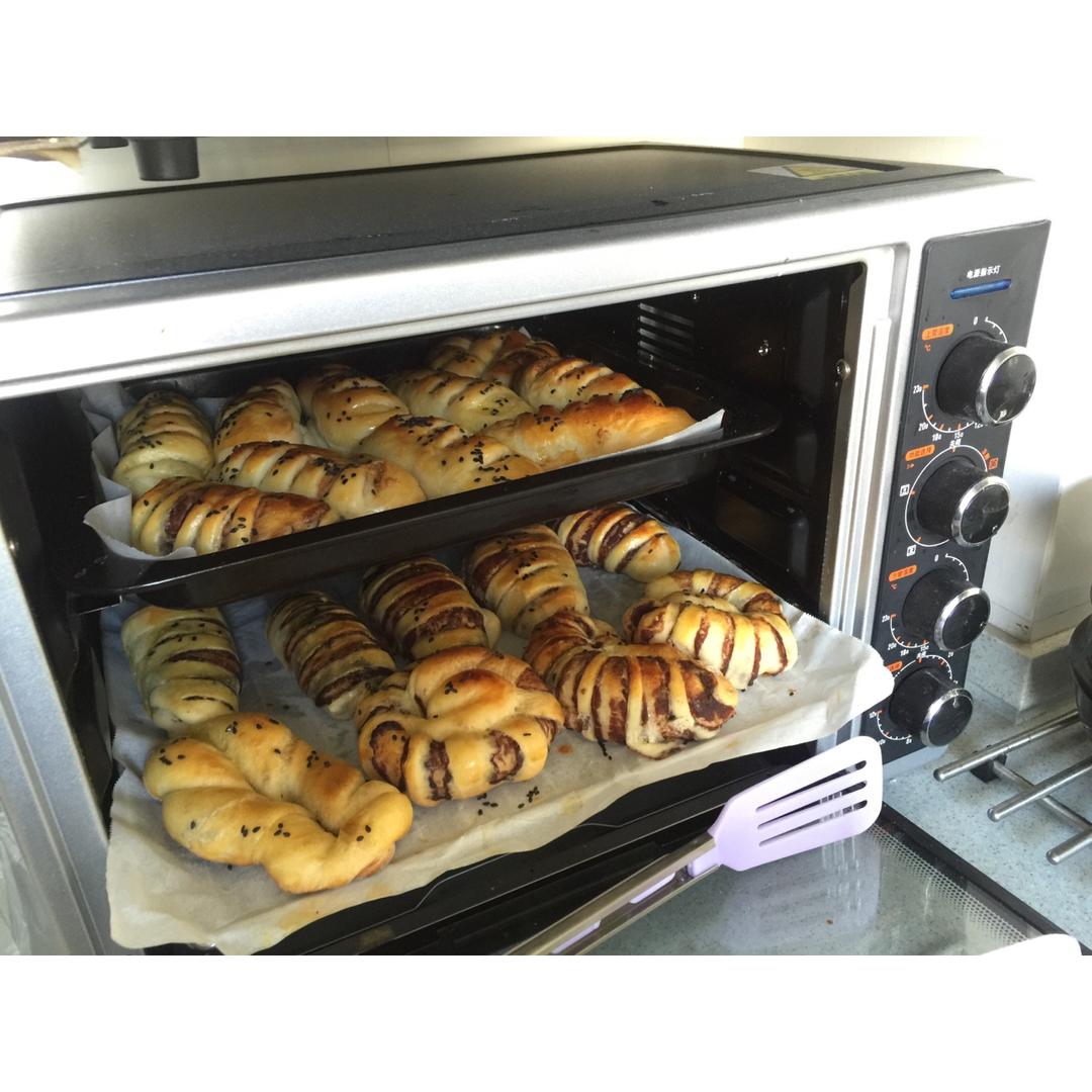 红豆沙面包卷——好吃得不得了#皮黑森林#