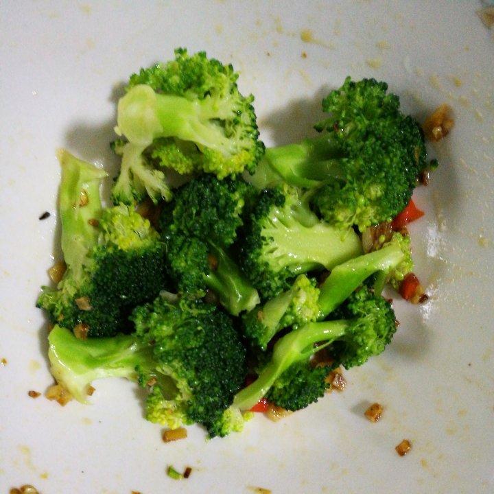凉拌西兰花-辣的