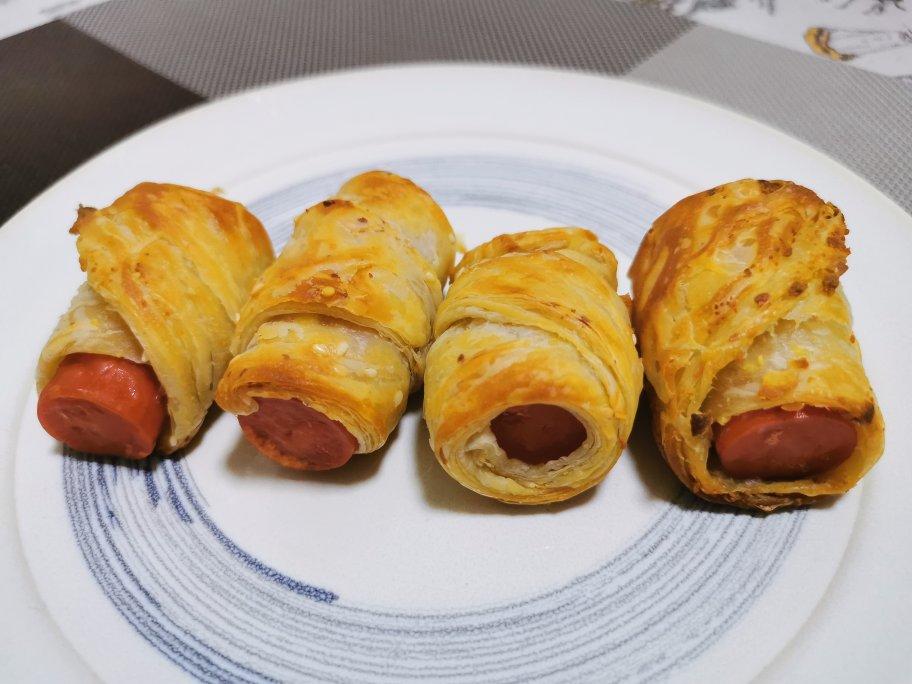 香肠酥皮卷：手抓饼皮还能这样吃，不用和面快速搞定早餐