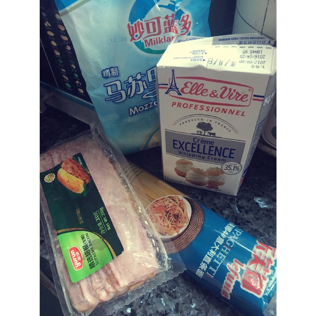 白蘑菇奶油培根意面