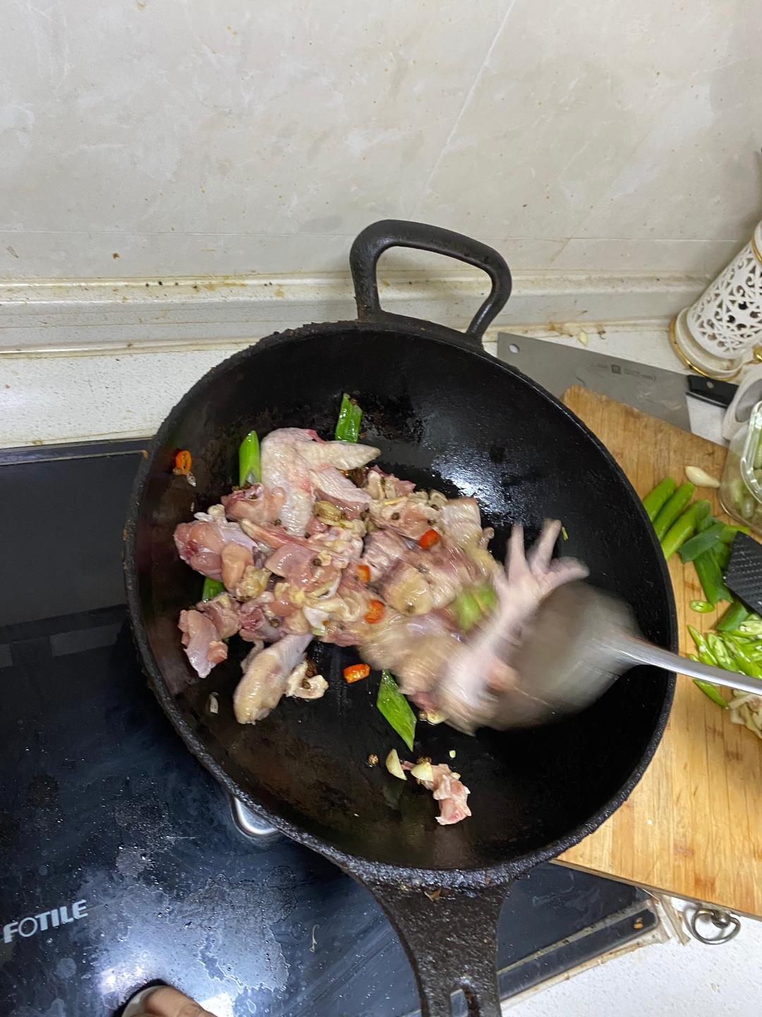 爆炒鸡丁儿的做法 步骤2