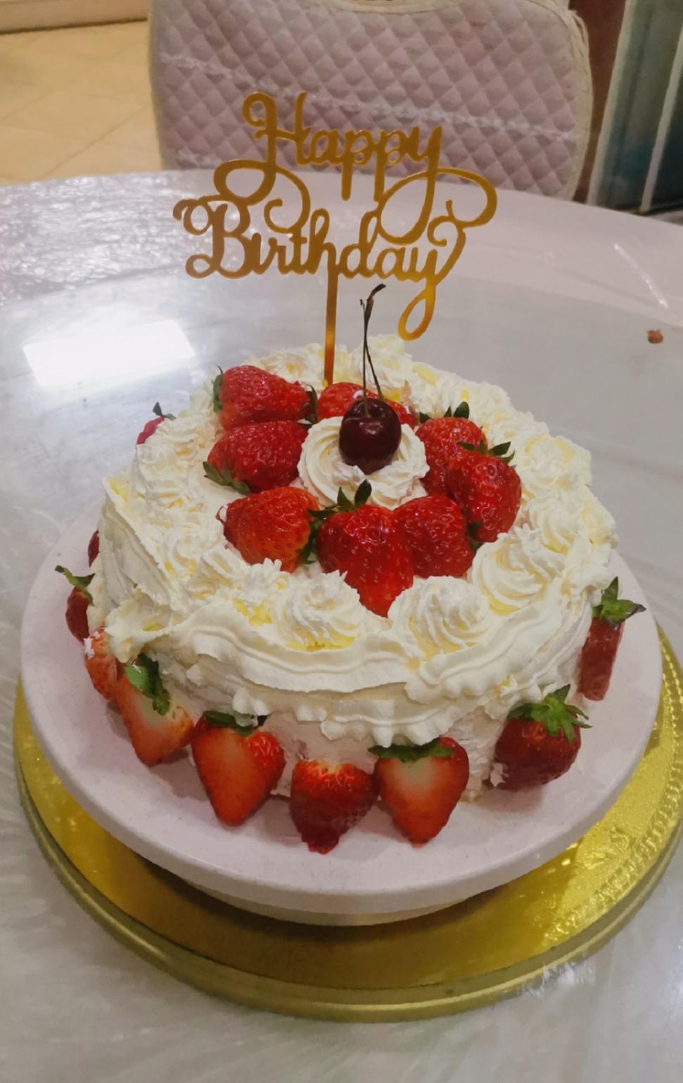 新手必成8寸生日蛋糕（详细多图干货经验分享，解决戚风蛋糕塌陷，奶油饰面涂不好，烤箱温度不好掌握等各种问题）