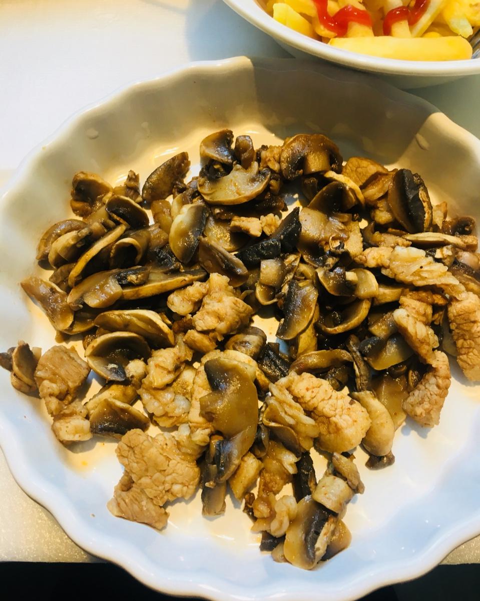 蘑菇炒肉