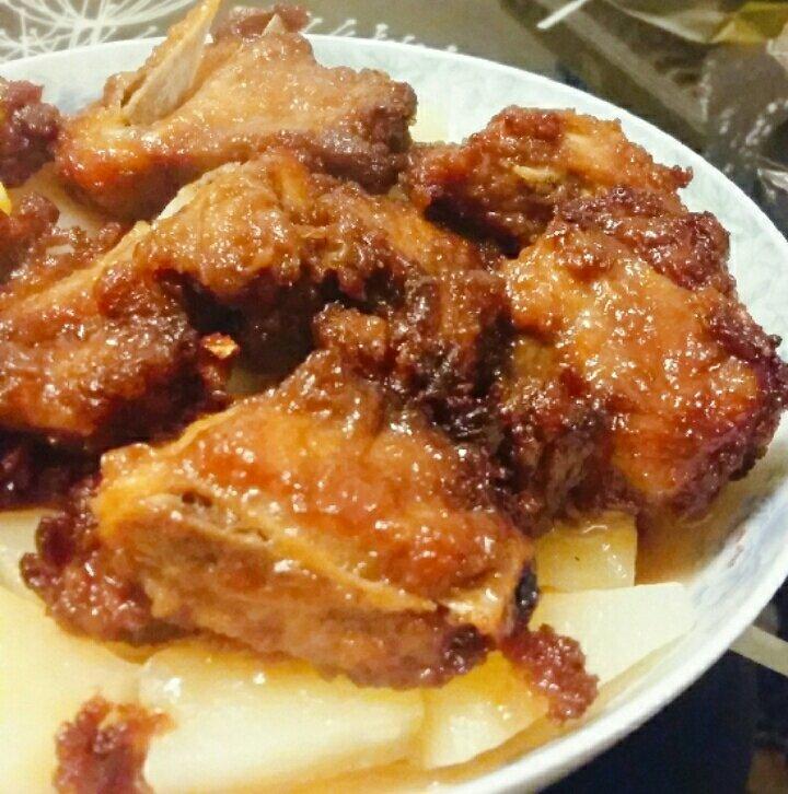 香酥排骨蒸土豆