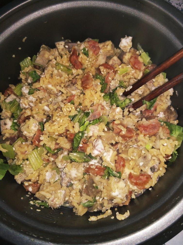 电饭锅版香菇腊肠饭