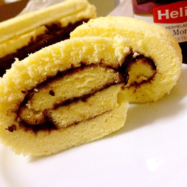 养兔纸啲aki酱做的蓝莓瑞士卷