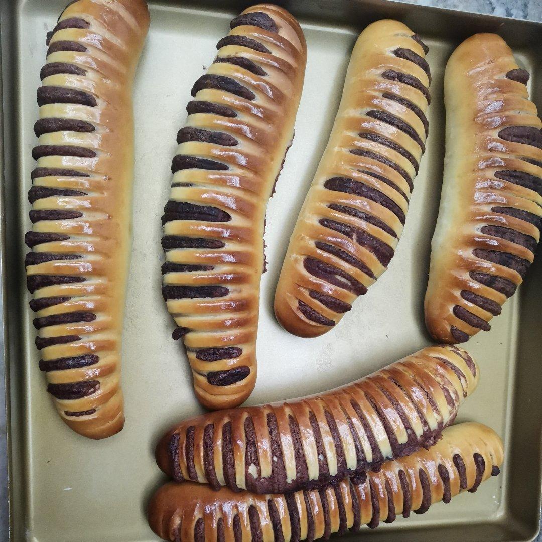 薰衣草nqsl做的毛毛虫豆沙面包