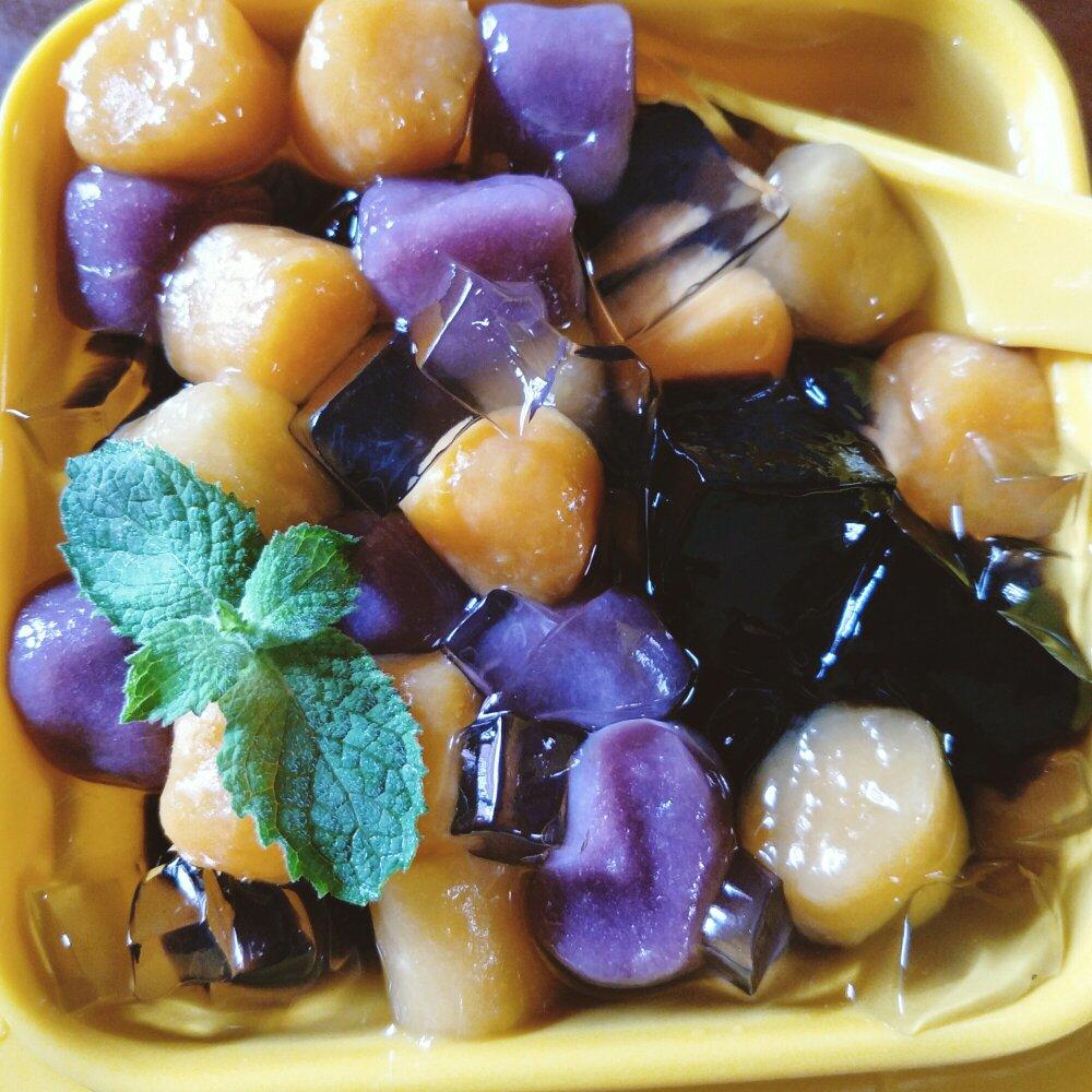 自制鲜芋仙芋圆（另附: 蜜红豆和仙草冻的做法）