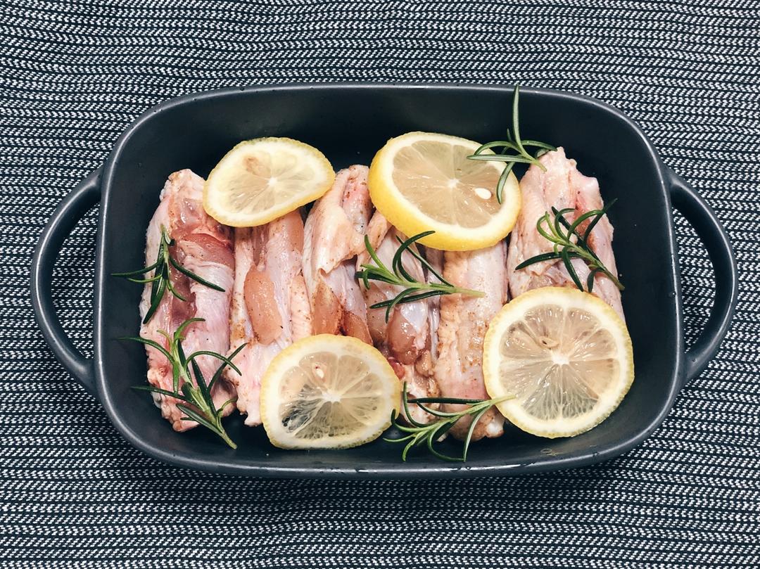 超详细 入味马杀鸡迷迭香烤鸡腿（翅）宴客必备