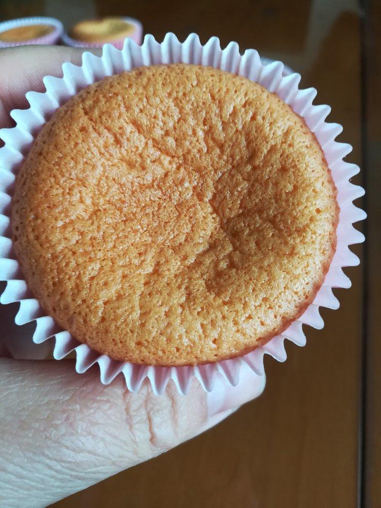 戚风杯子蛋糕^_^不开裂不回缩喔～