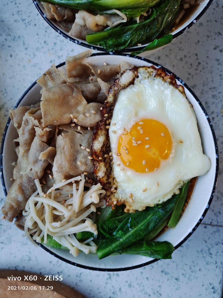 酸汤肥牛面