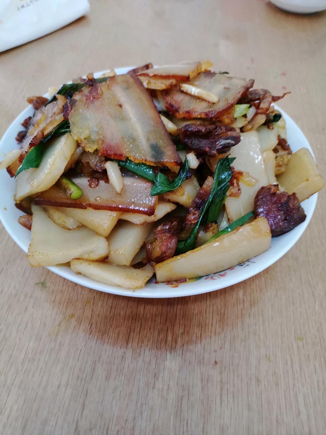 腊肉蒜苗炒米豆腐