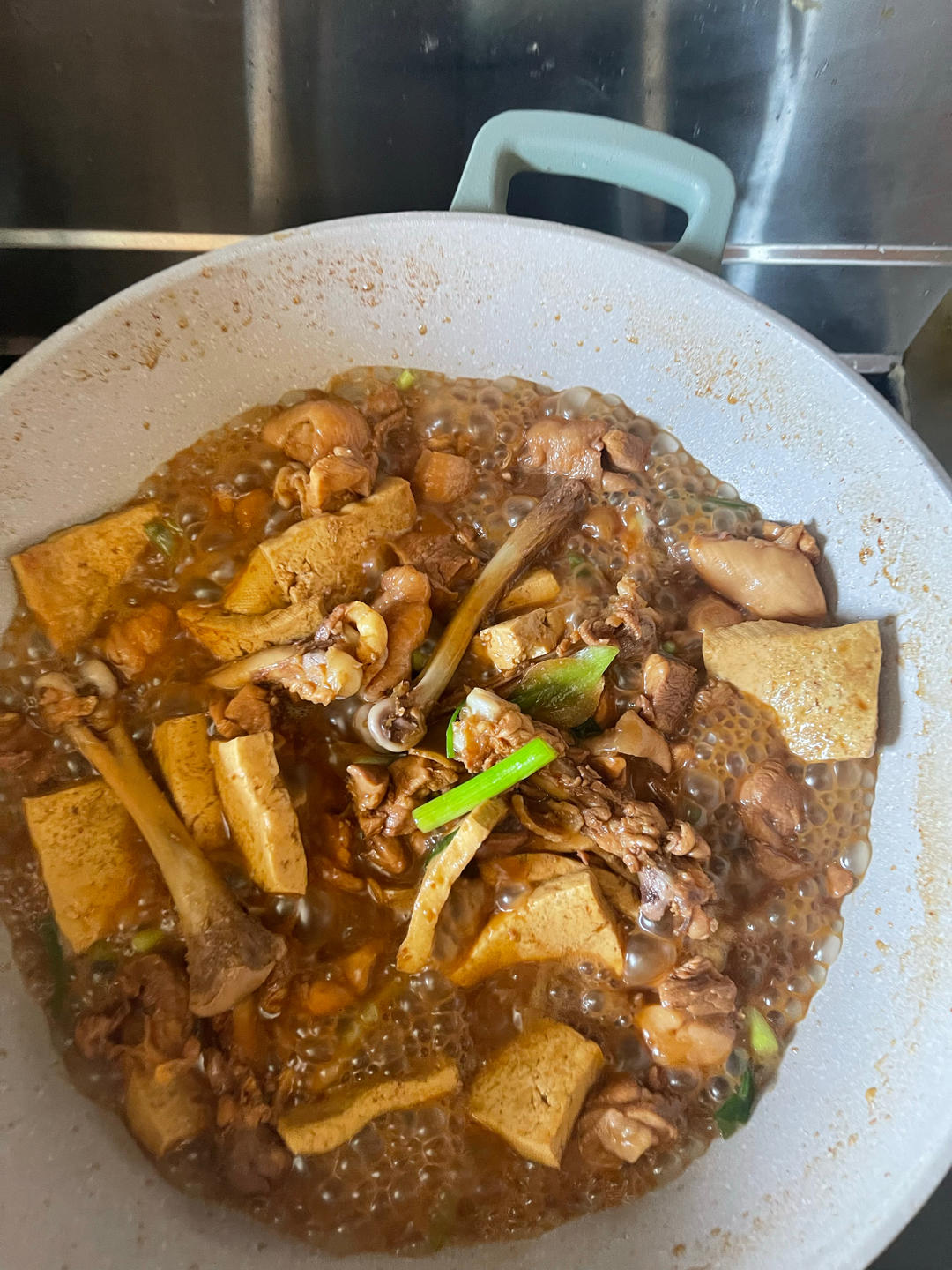 鸡腿豆腐煲