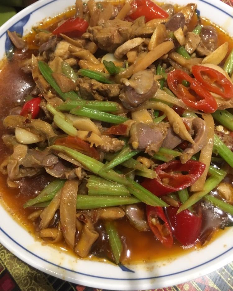芹菜炒鸡杂