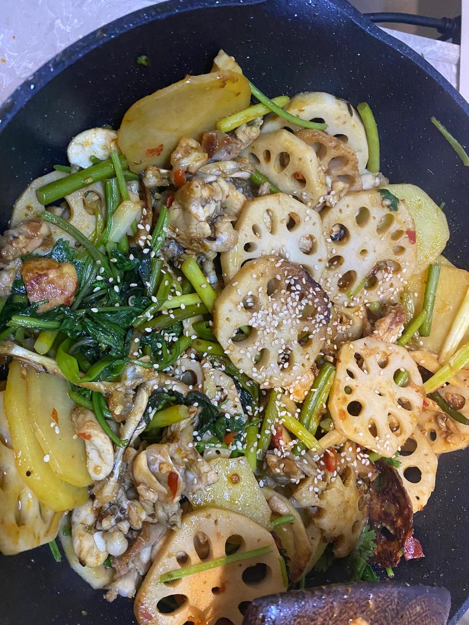 疫情疯家精致菜——爆炒牛蛙的做法