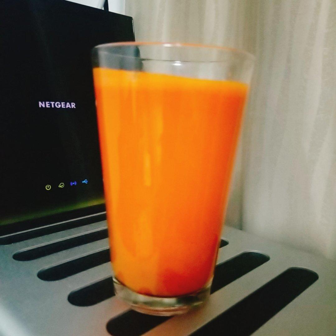 鲜榨胡萝卜汁