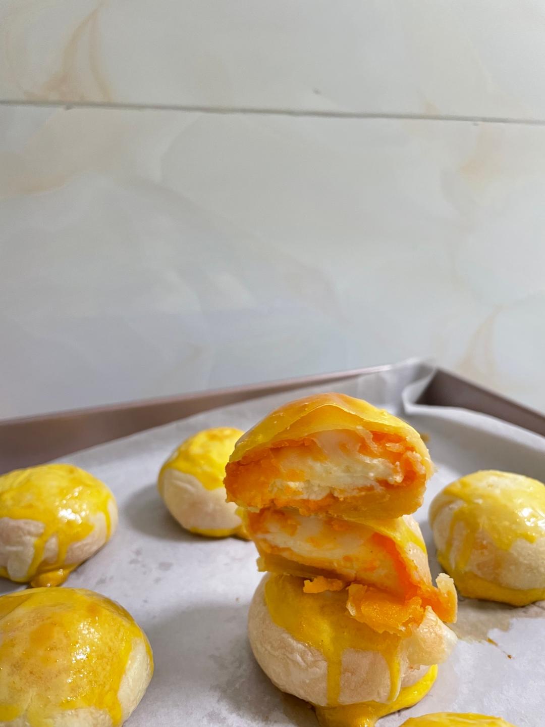 某宝上卖得很火的雪绒芝士蛋黄酥