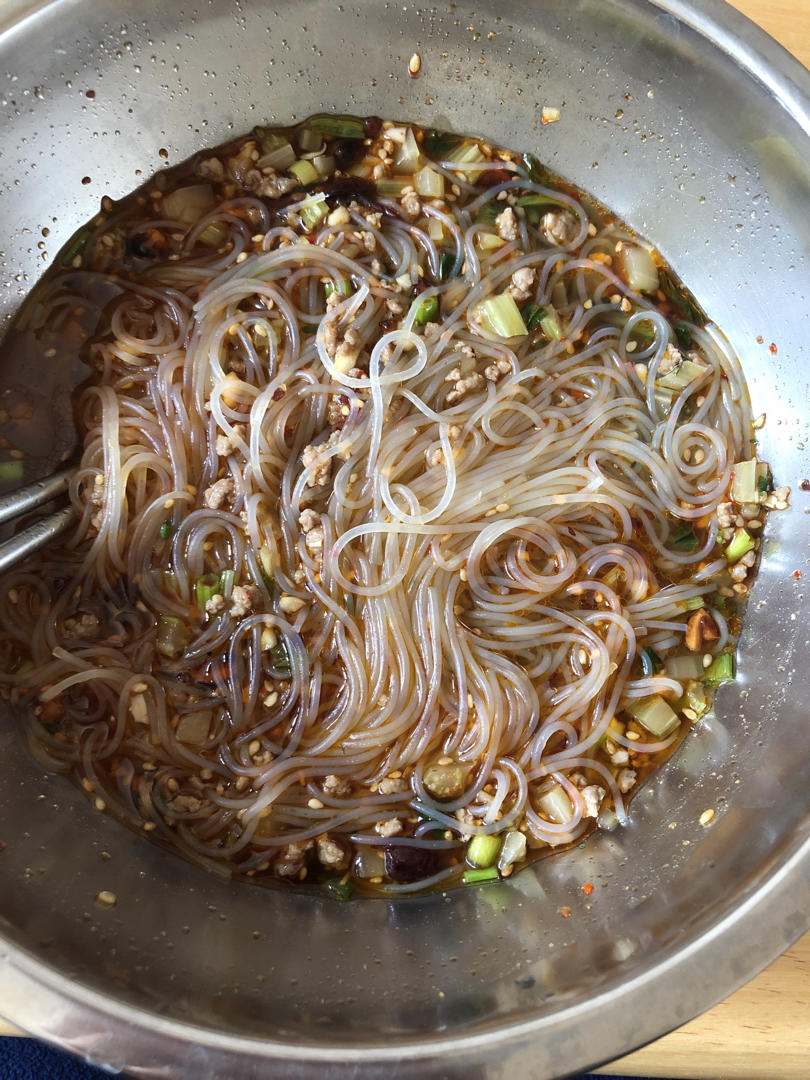 夺命肉末酸辣粉